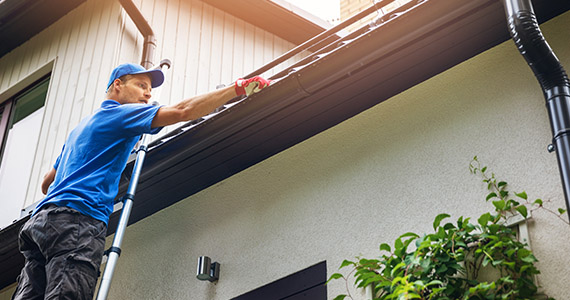 How To Thwart Mother Nature and  Avoid Gutter Damage This Winter