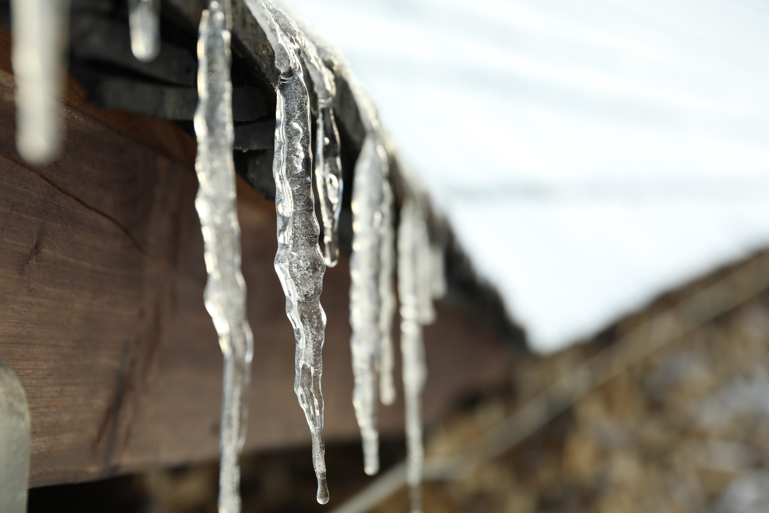 Can You Install Gutters in the Snow?
