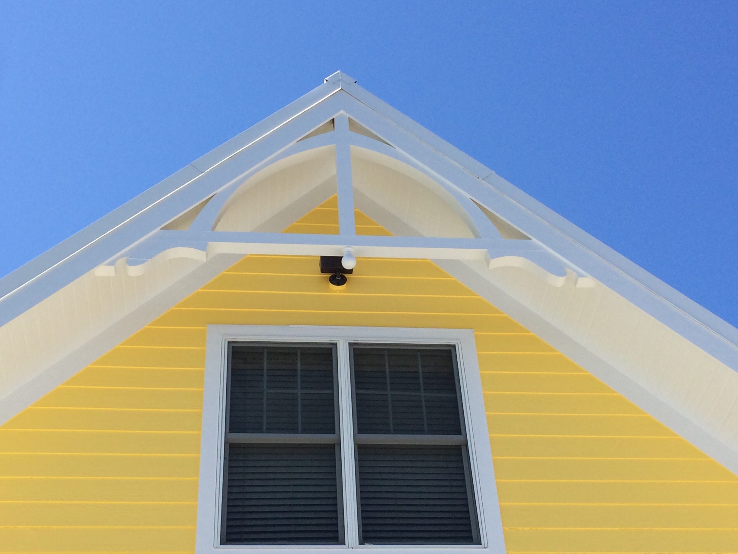 Hardie Board vs. Vinyl Siding: Which One Should You Choose? 